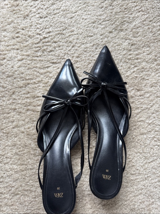 Zara Shoes - Zara Black Pointed-Toe Bow Mule Flats